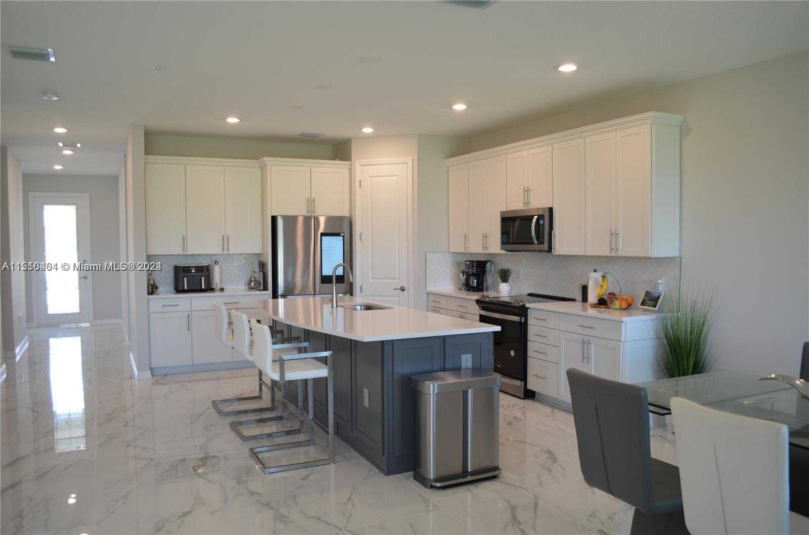 Small Image of 8161 NW 78th St, Tamarac, FL 33321, USA Number 9