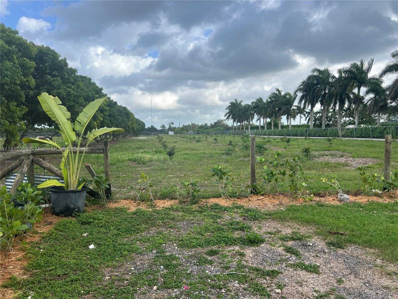 Small Image of 24301 SOUTH WEST 192ND AVE, Homestead Number 10