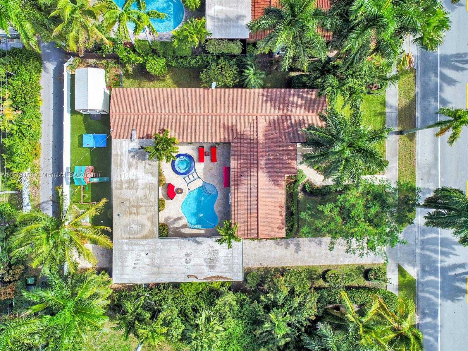 Small Image of 1017 TYLER ST, Hollywood Number 16