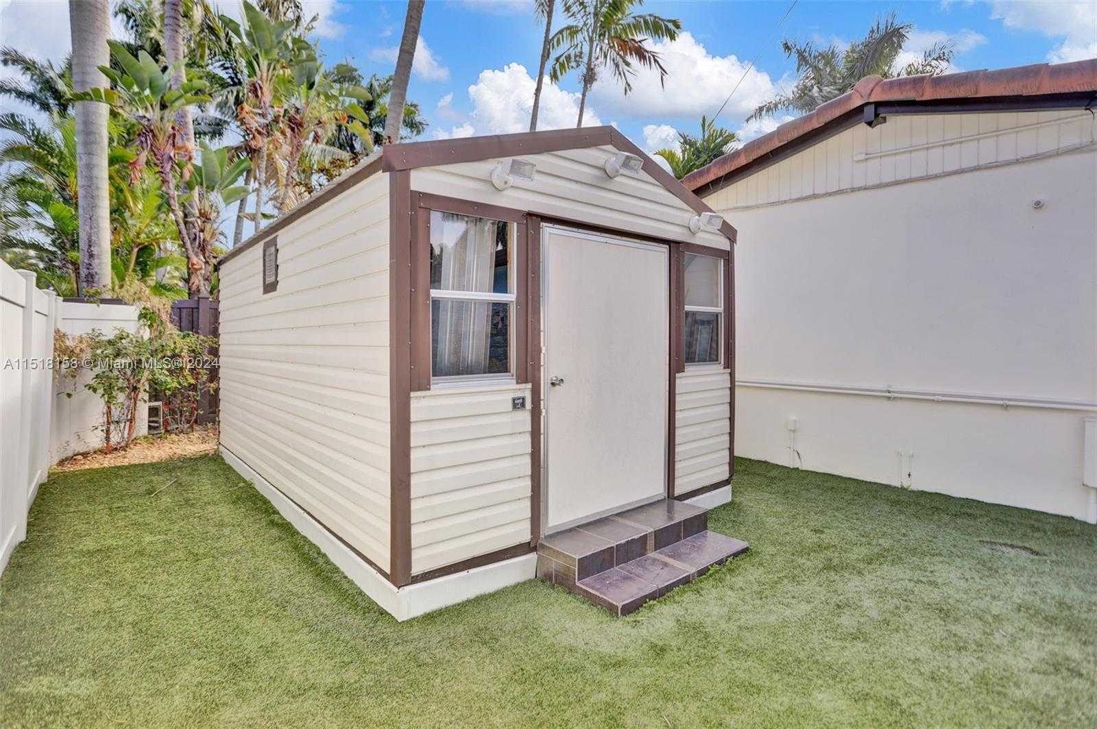 Small Image of 1017 TYLER ST, Hollywood Number 34