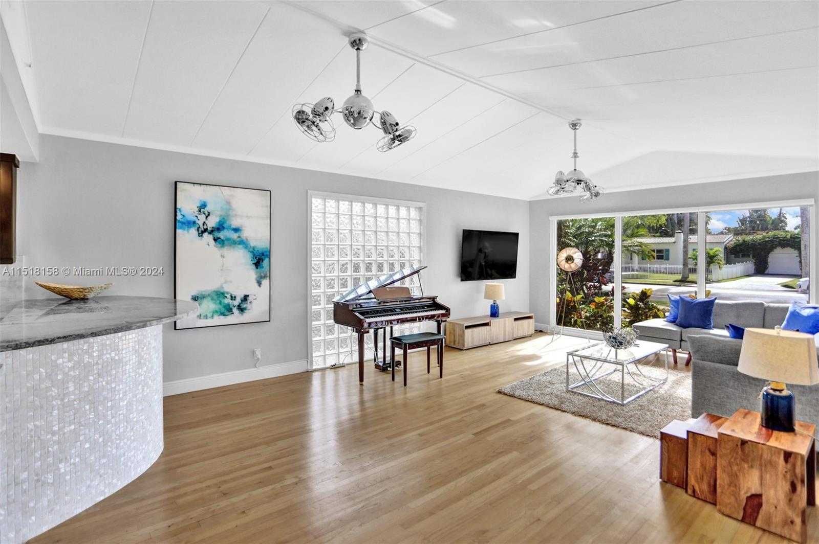 Small Image of 1017 TYLER ST, Hollywood Number 46