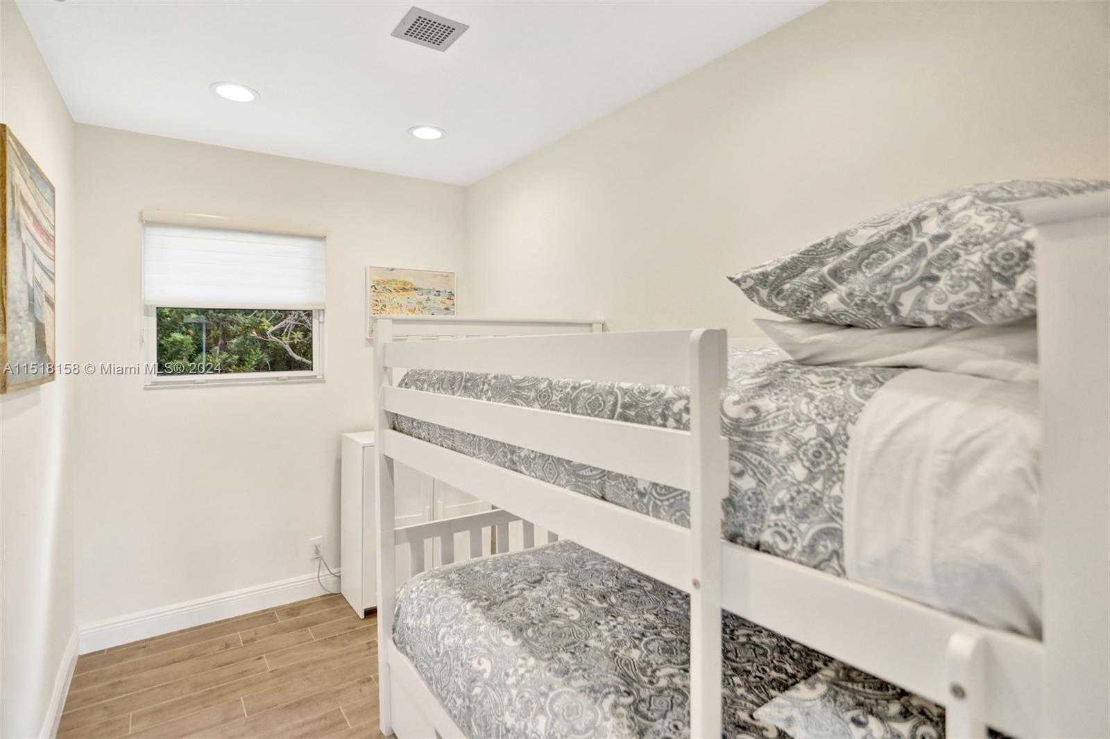 Small Image of 1017 TYLER ST, Hollywood Number 54