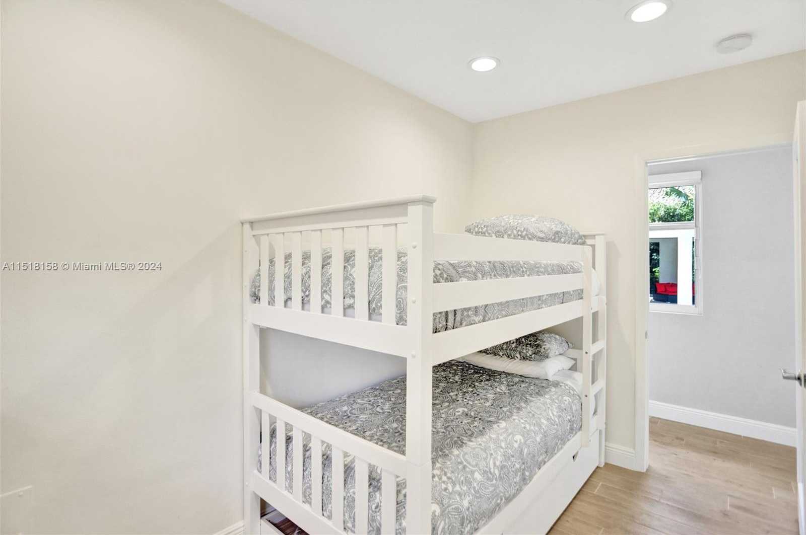 Small Image of 1017 TYLER ST, Hollywood Number 55