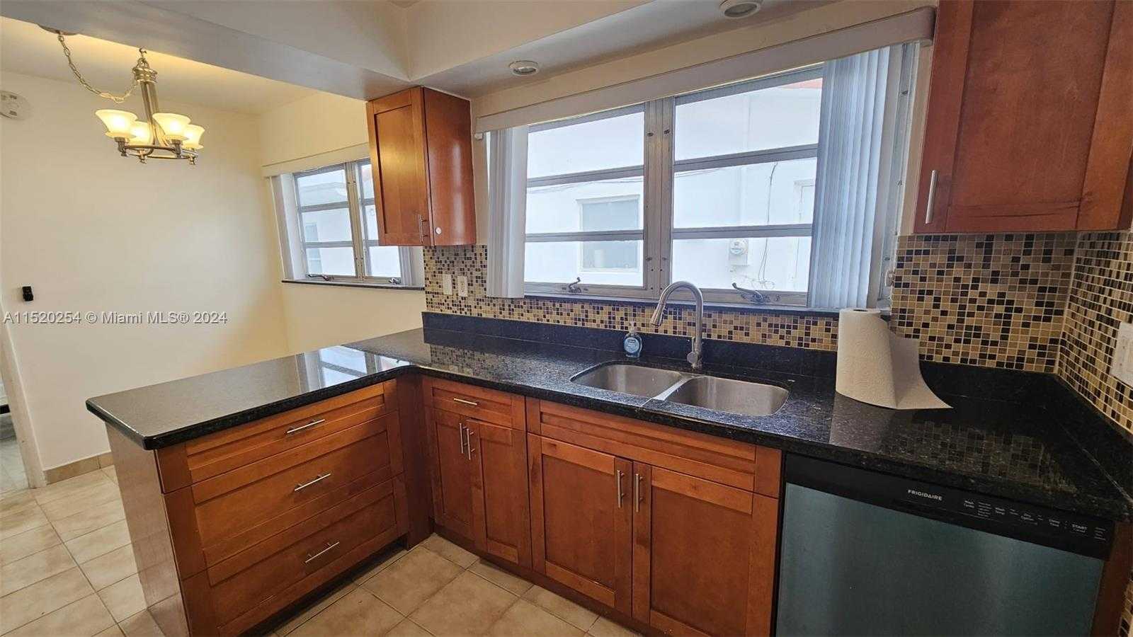 Small Image of 9348 BYRON AVE, Surfside Number 10