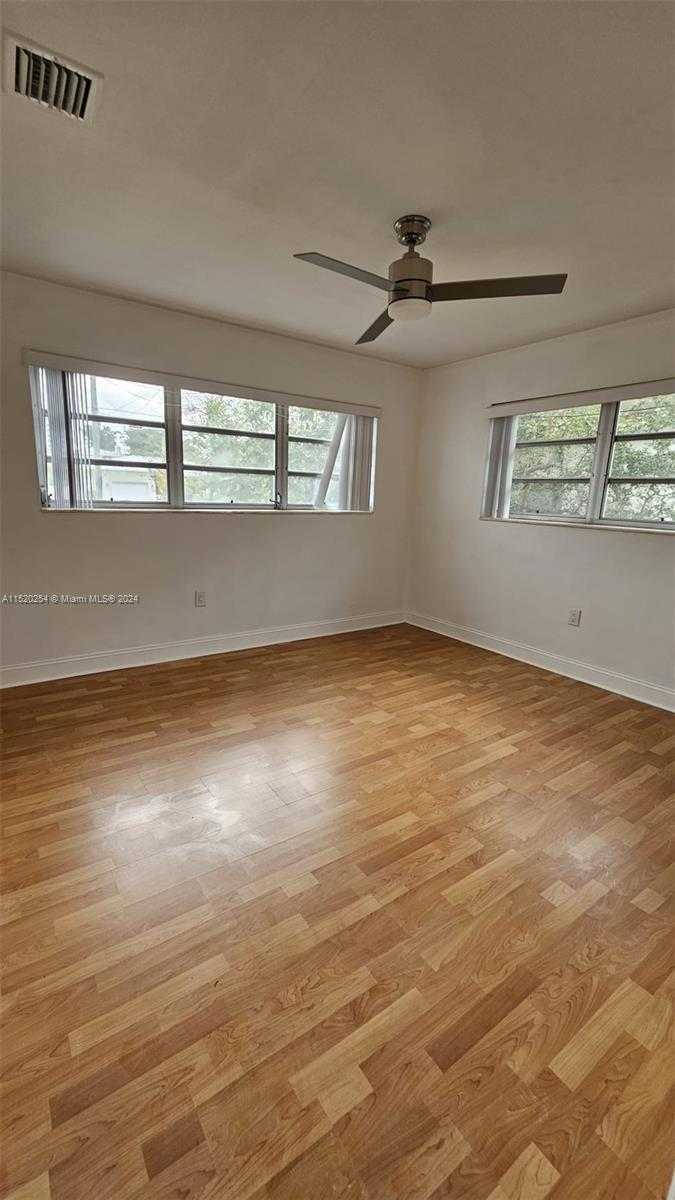 Small Image of 9348 BYRON AVE, Surfside Number 15