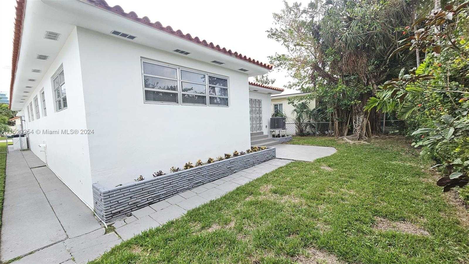 Small Image of 9348 BYRON AVE, Surfside Number 20