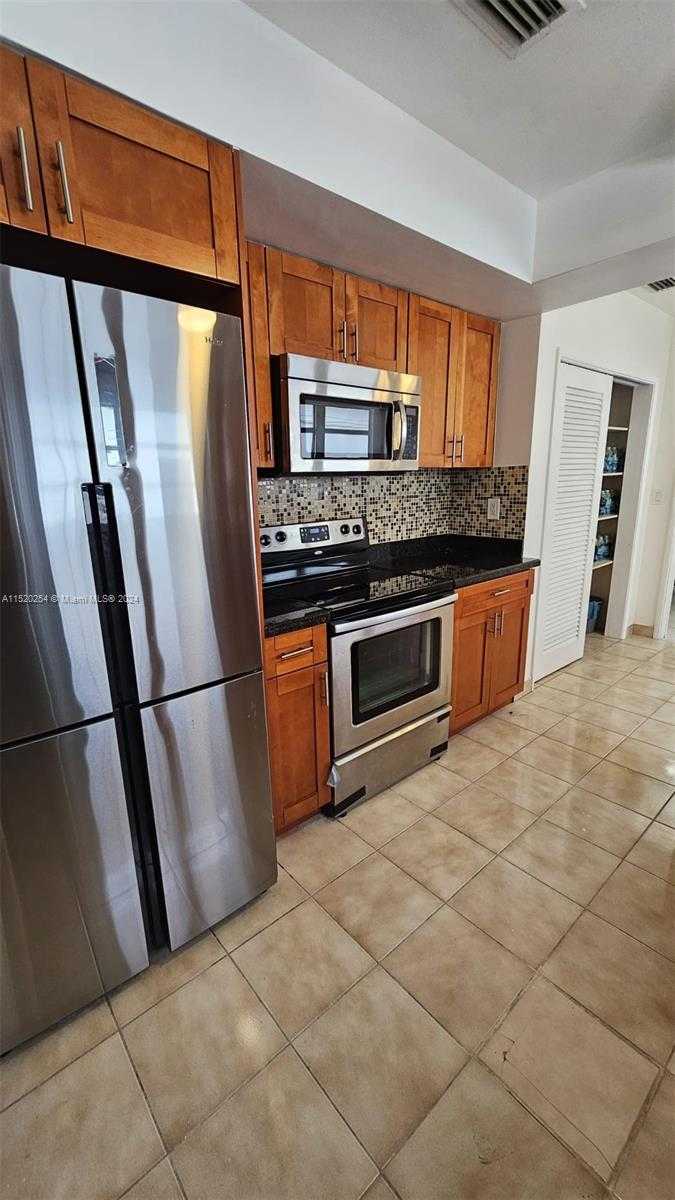 Small Image of 9348 BYRON AVE, Surfside Number 8
