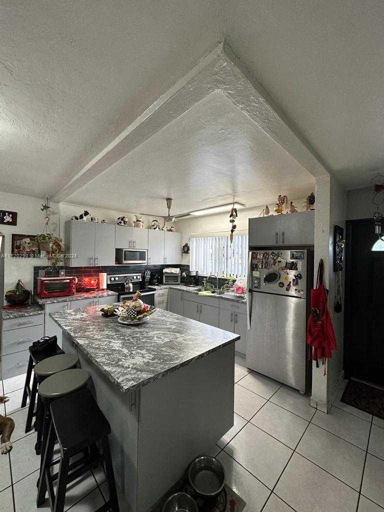 Small Image of 1450 NORTH EAST 117TH ST, Miami Number 2