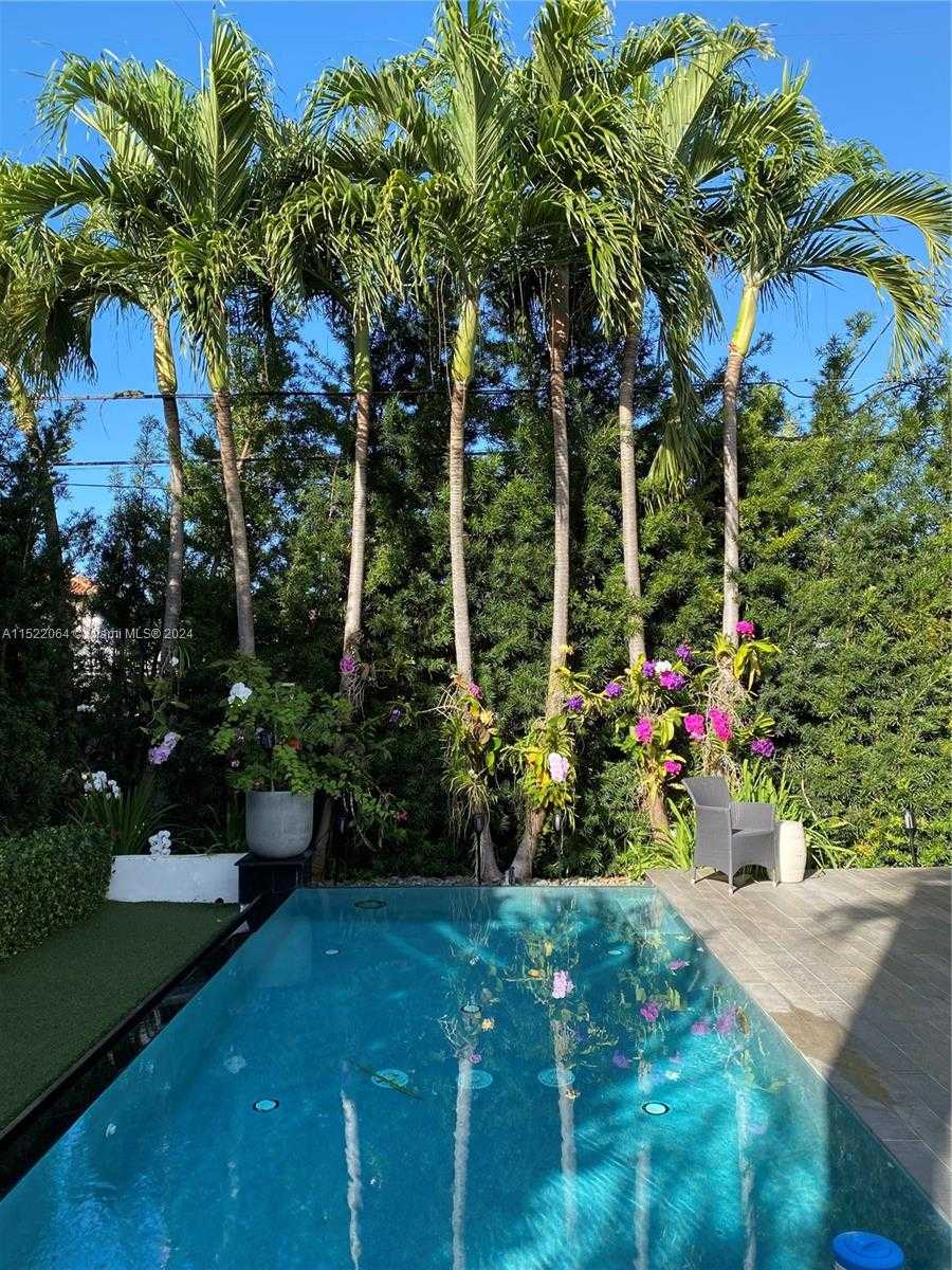 Small Image of 736 WOODCREST RD, Key Biscayne Number 14