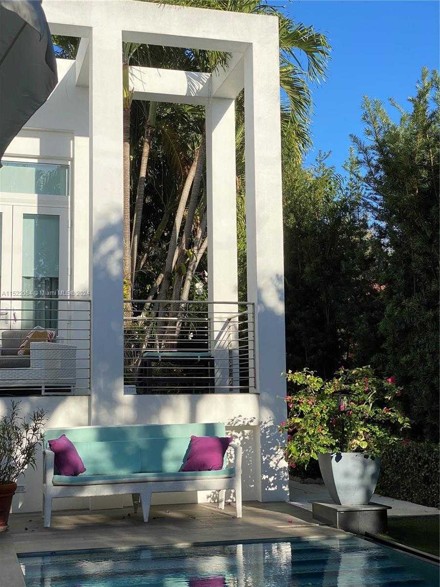 Small Image of 736 WOODCREST RD, Key Biscayne Number 16