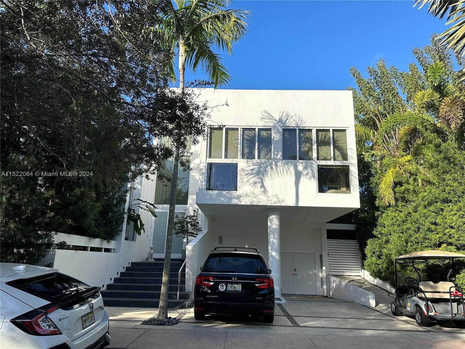 Small Image of 736 WOODCREST RD, Key Biscayne Number 2
