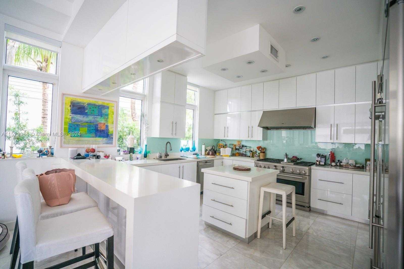Small Image of 736 WOODCREST RD, Key Biscayne Number 8