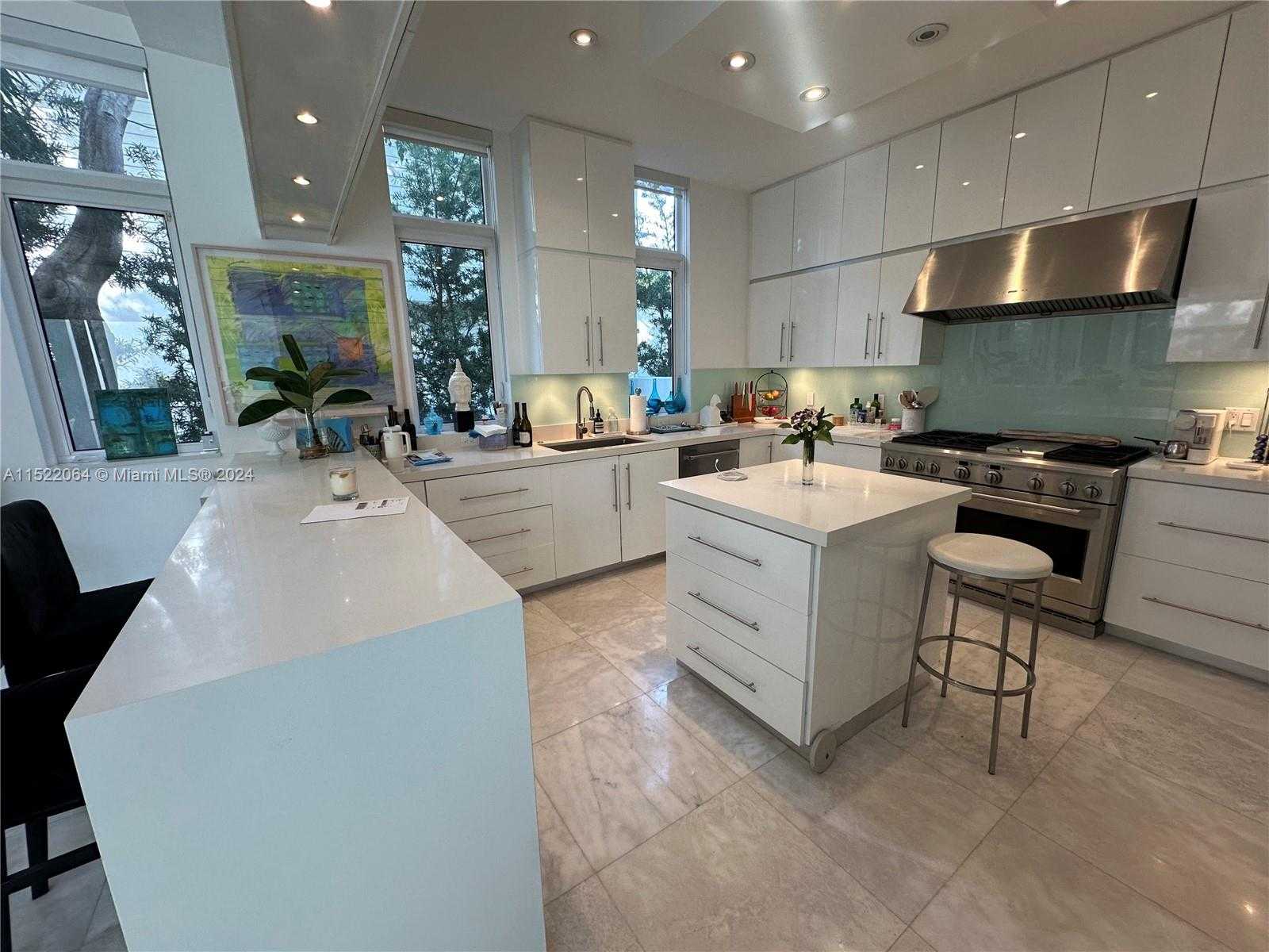 Small Image of 736 WOODCREST RD, Key Biscayne Number 9