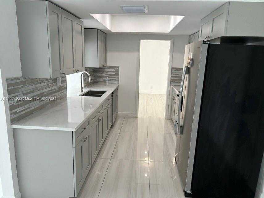 Small Image of 801 SOUTH HIGHLAND DR, Hollywood Number 10