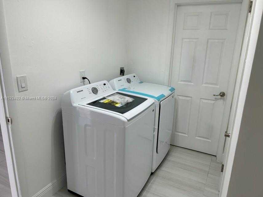 Small Image of 801 SOUTH HIGHLAND DR, Hollywood Number 12