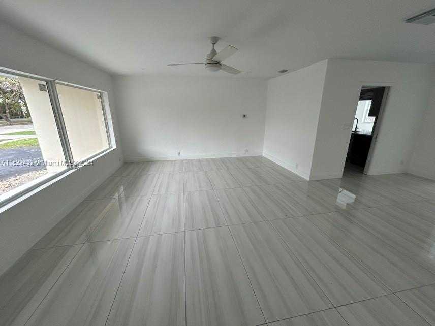 Small Image of 801 SOUTH HIGHLAND DR, Hollywood Number 2