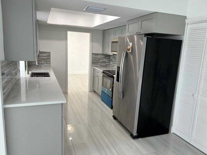 Small Image of 801 SOUTH HIGHLAND DR, Hollywood Number 7