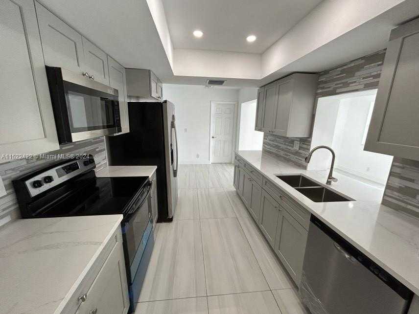 Small Image of 801 SOUTH HIGHLAND DR, Hollywood Number 8
