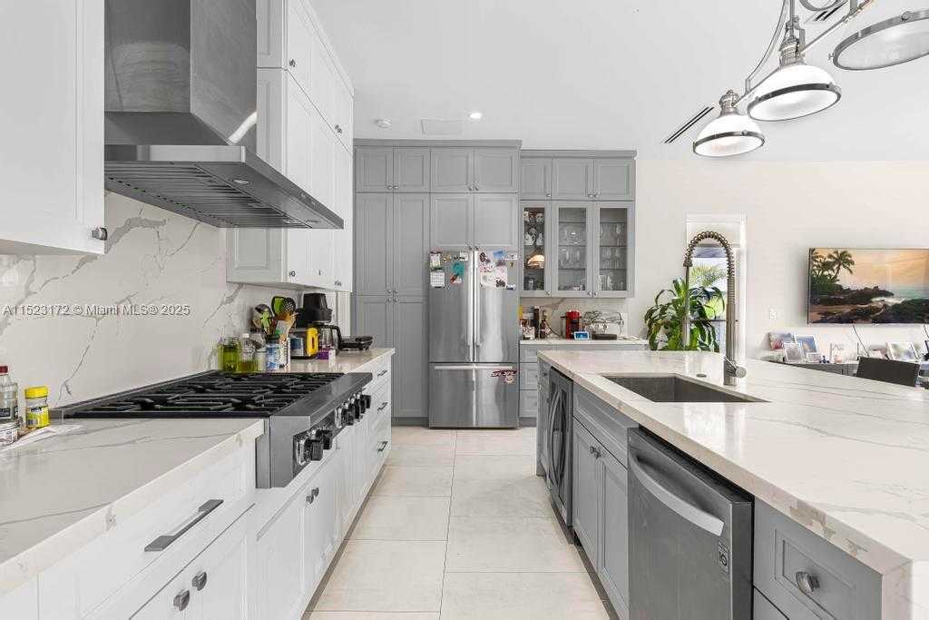 Small Image of Miami Number 10