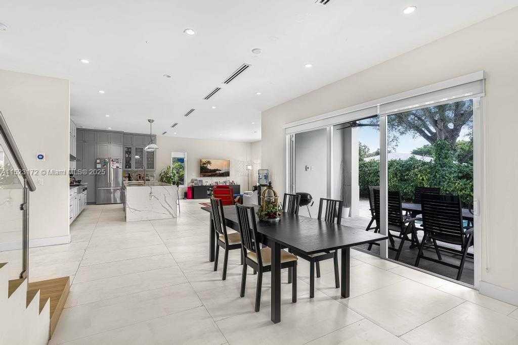 Small Image of Miami Number 12