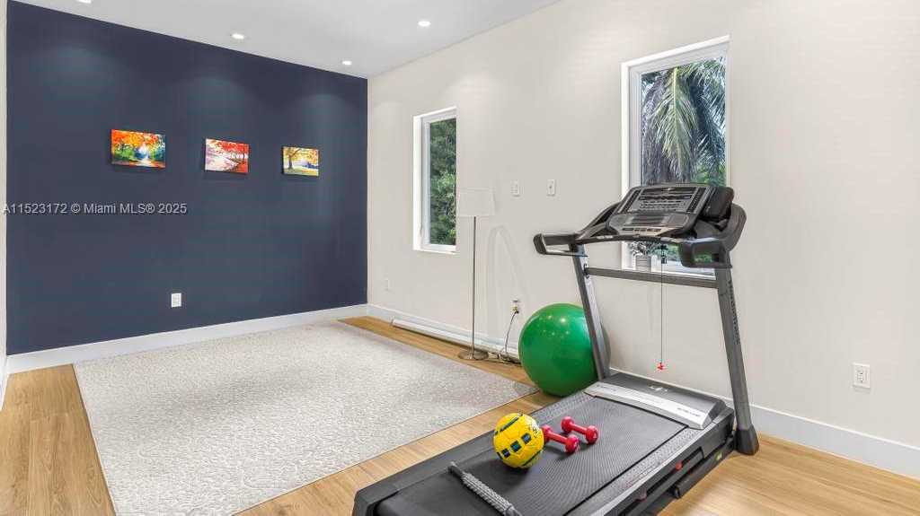 Small Image of Miami Number 17