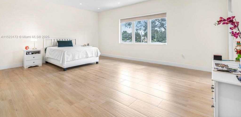 Small Image of Miami Number 18