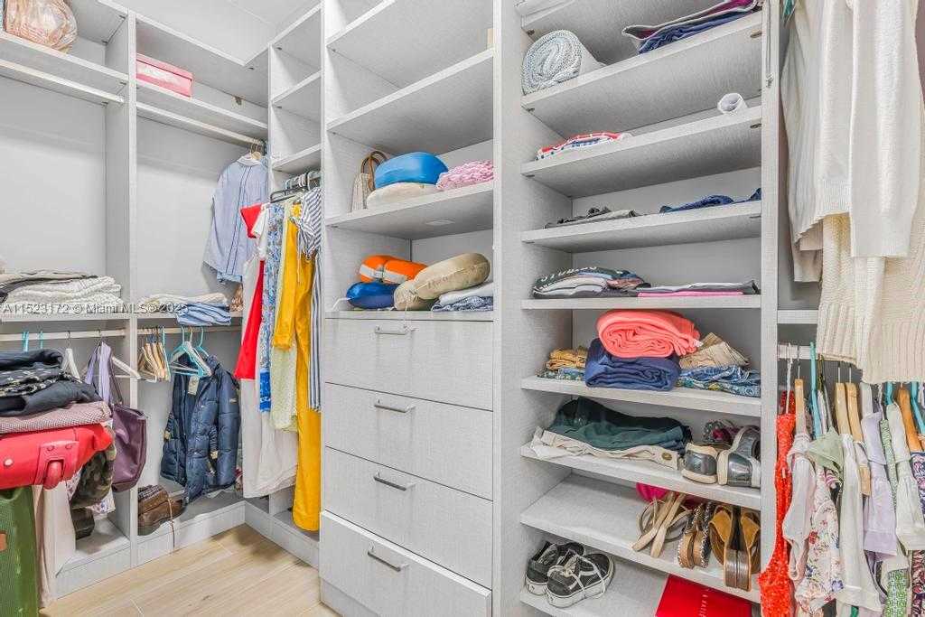 Small Image of Miami Number 21