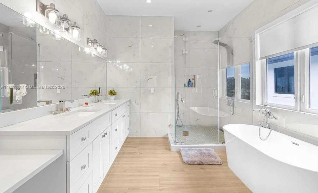 Small Image of Miami Number 22