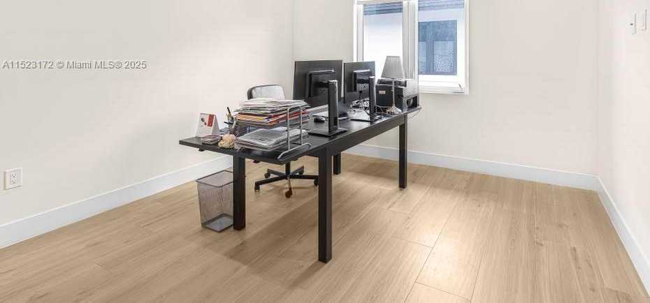 Small Image of Miami Number 24