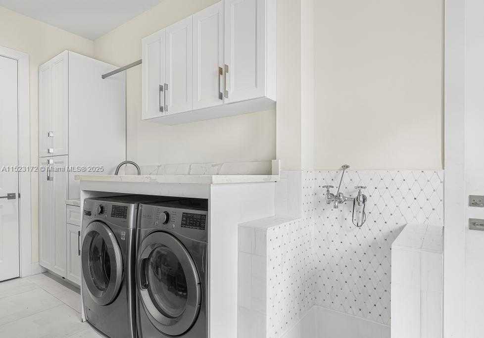 Small Image of Miami Number 33