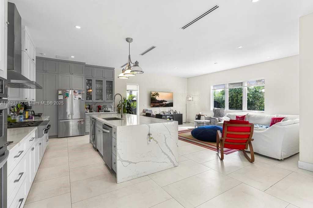 Small Image of Miami Number 5