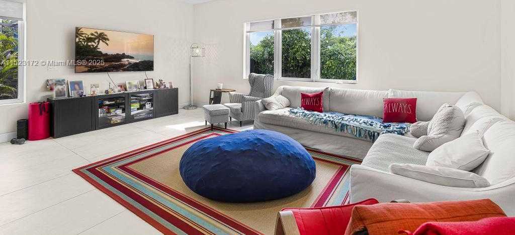 Small Image of Miami Number 6