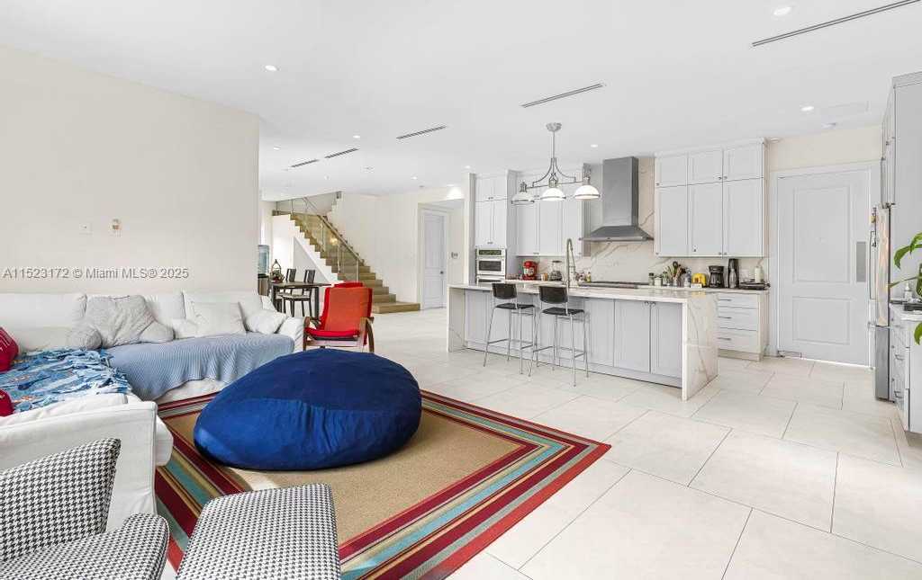 Small Image of Miami Number 7