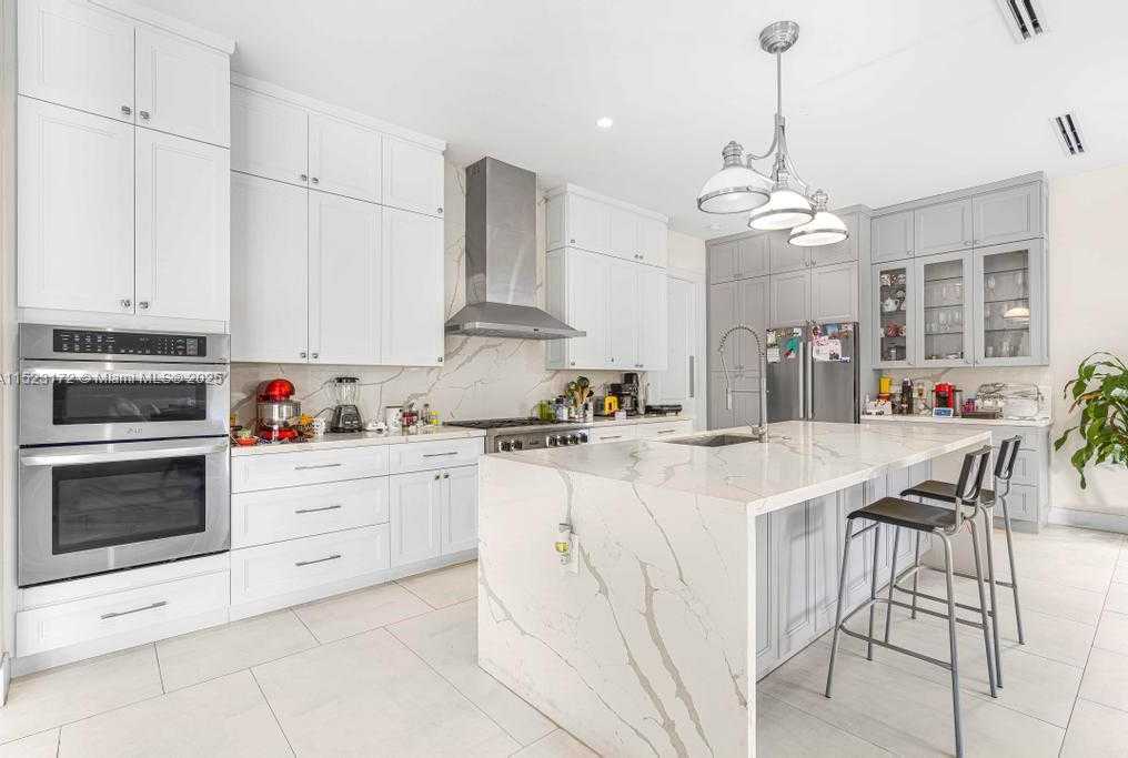 Small Image of Miami Number 9