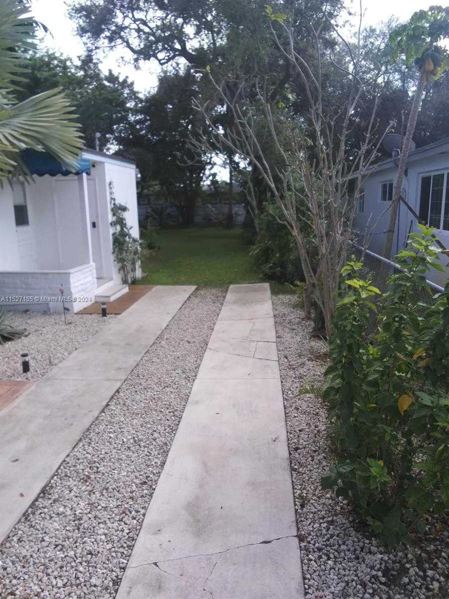 Small Image of 1220 NORTH EAST 128TH ST, North Miami Number 28