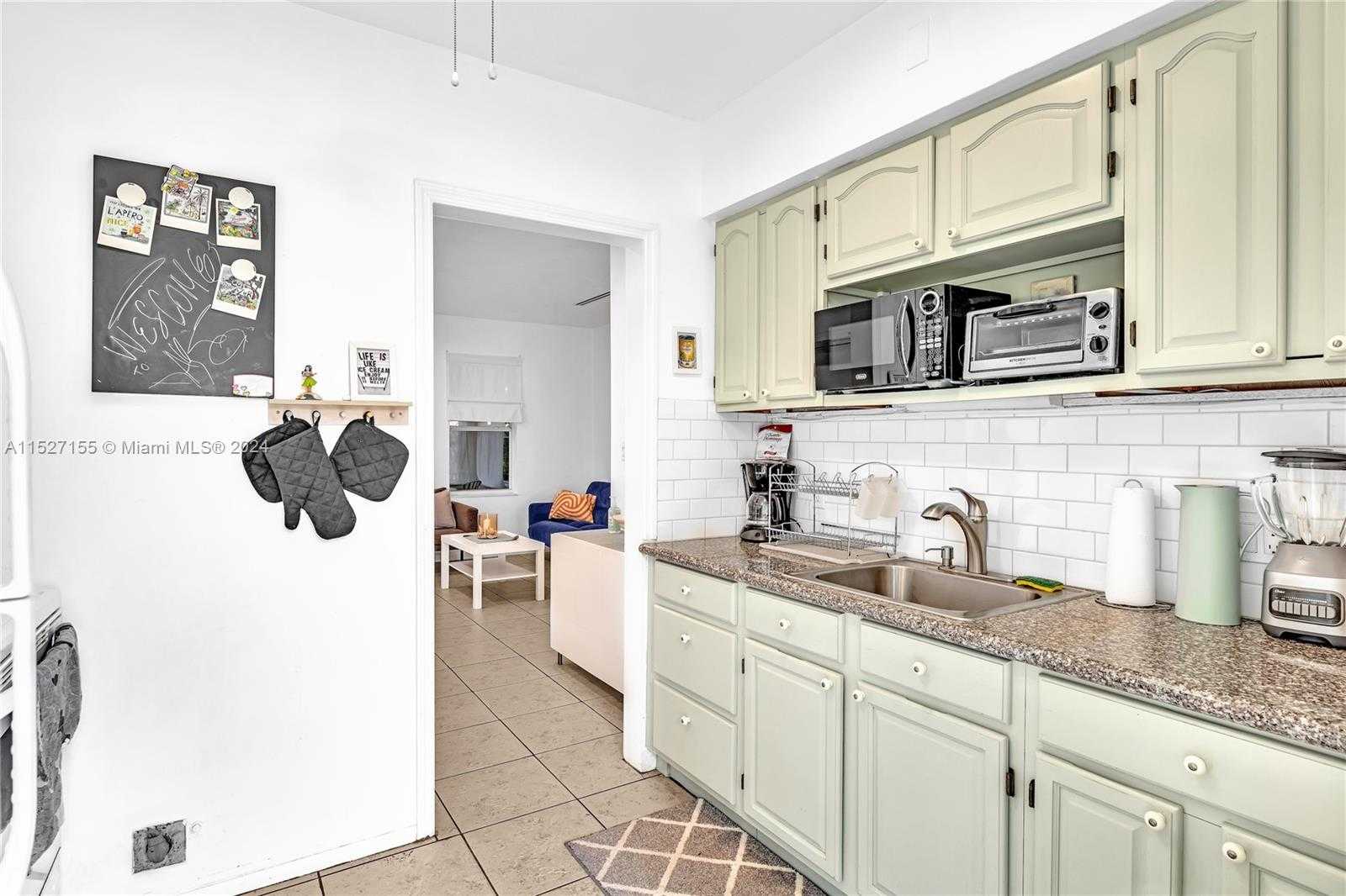 Small Image of 1220 NORTH EAST 128TH ST, North Miami Number 35