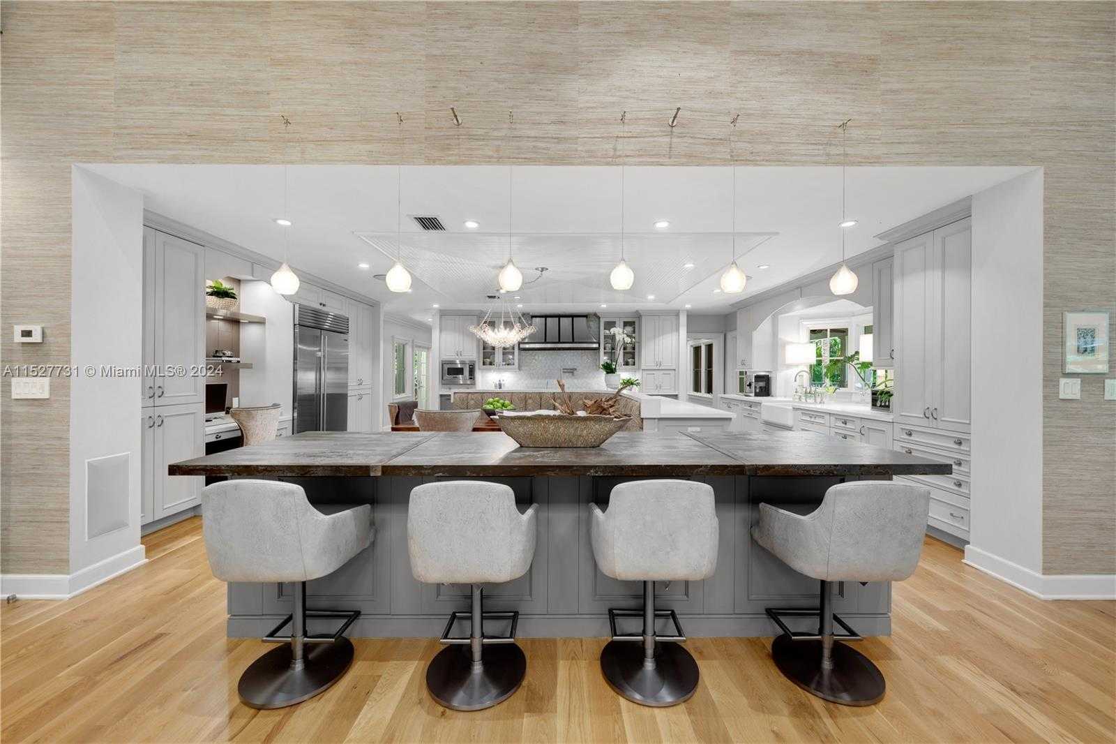 Small Image of 5400 KERWOOD OAKS DR, Coral Gables Number 11