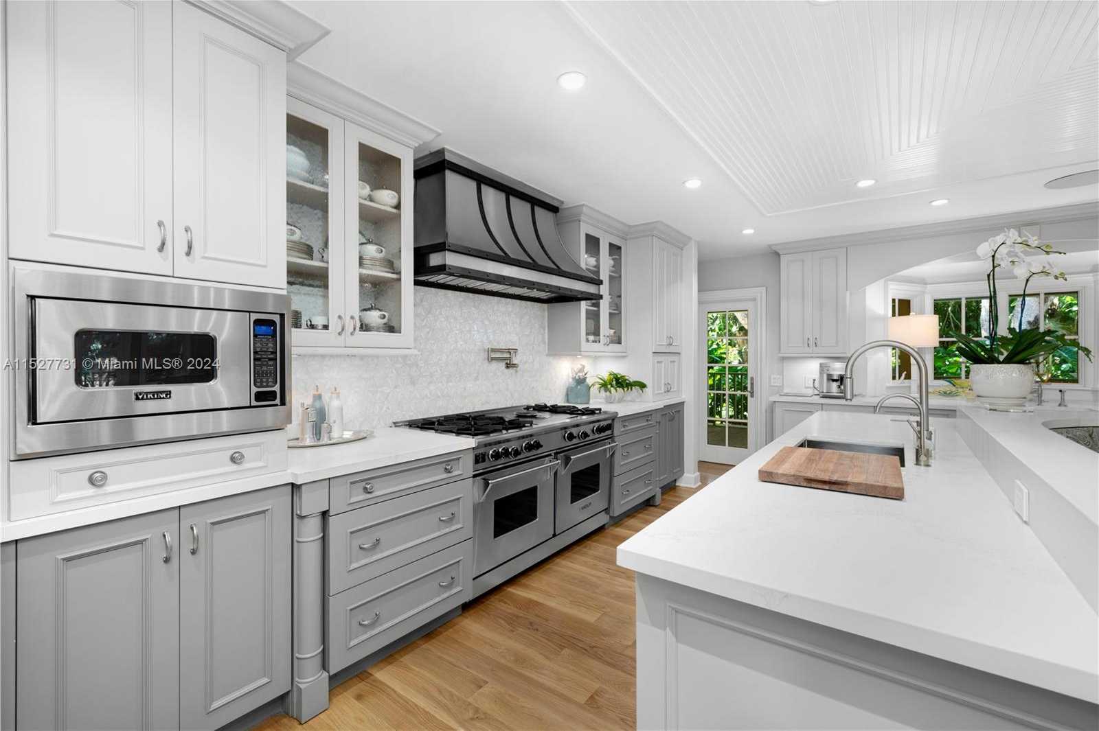 Small Image of 5400 KERWOOD OAKS DR, Coral Gables Number 13
