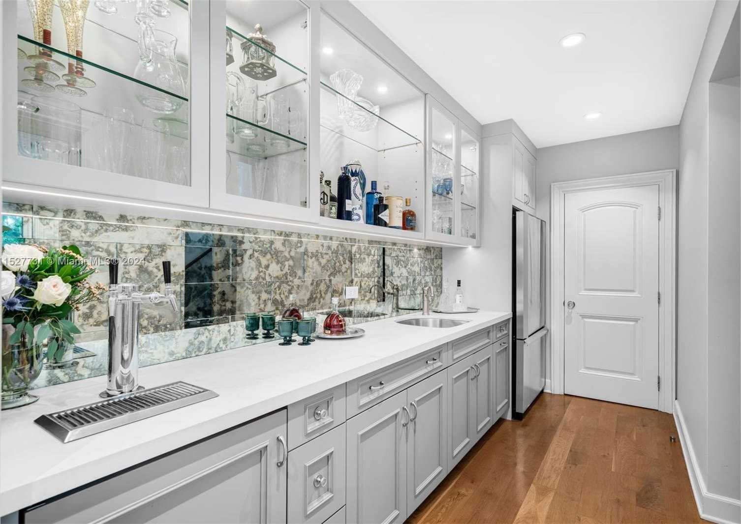 Small Image of 5400 KERWOOD OAKS DR, Coral Gables Number 18