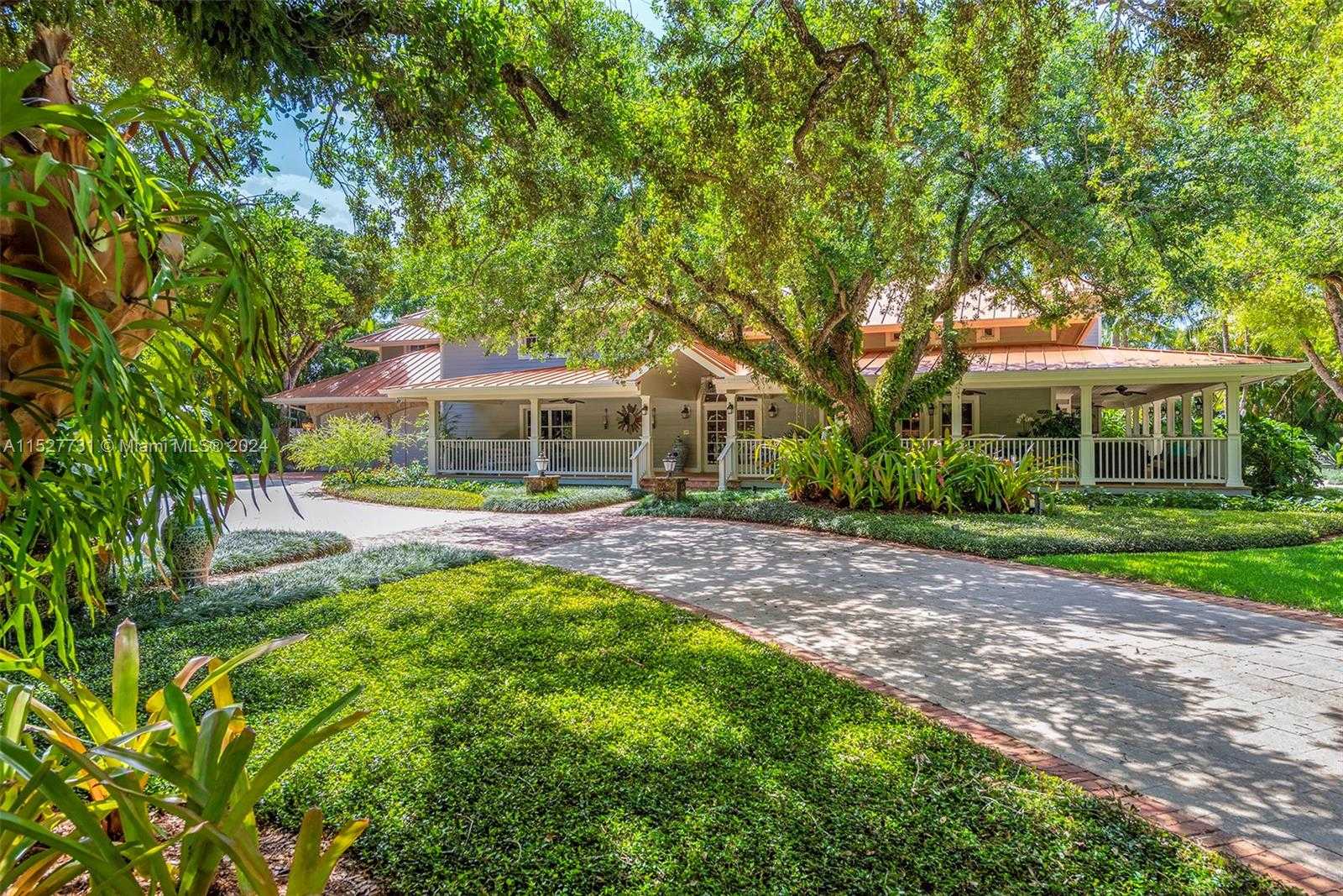 Small Image of 5400 KERWOOD OAKS DR, Coral Gables Number 2