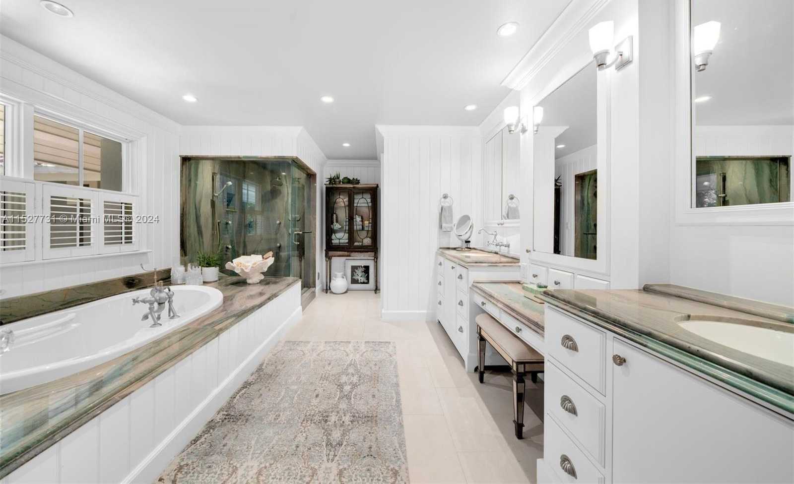 Small Image of 5400 KERWOOD OAKS DR, Coral Gables Number 24