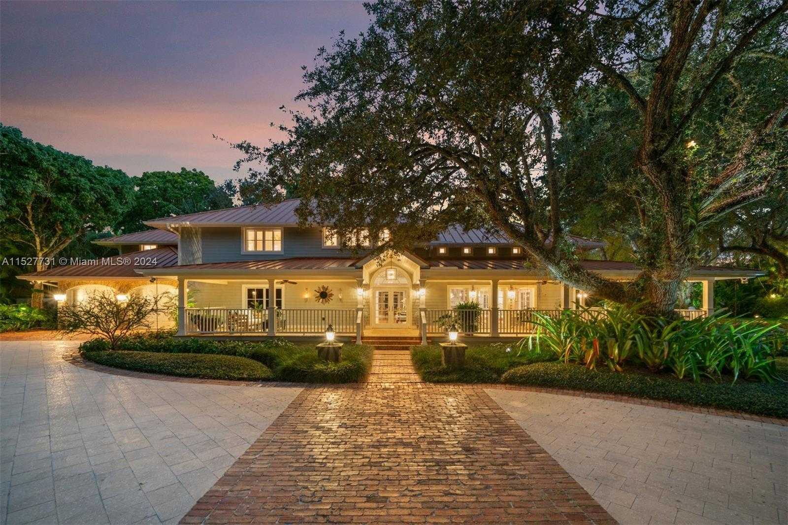 Small Image of 5400 KERWOOD OAKS DR, Coral Gables Number 4