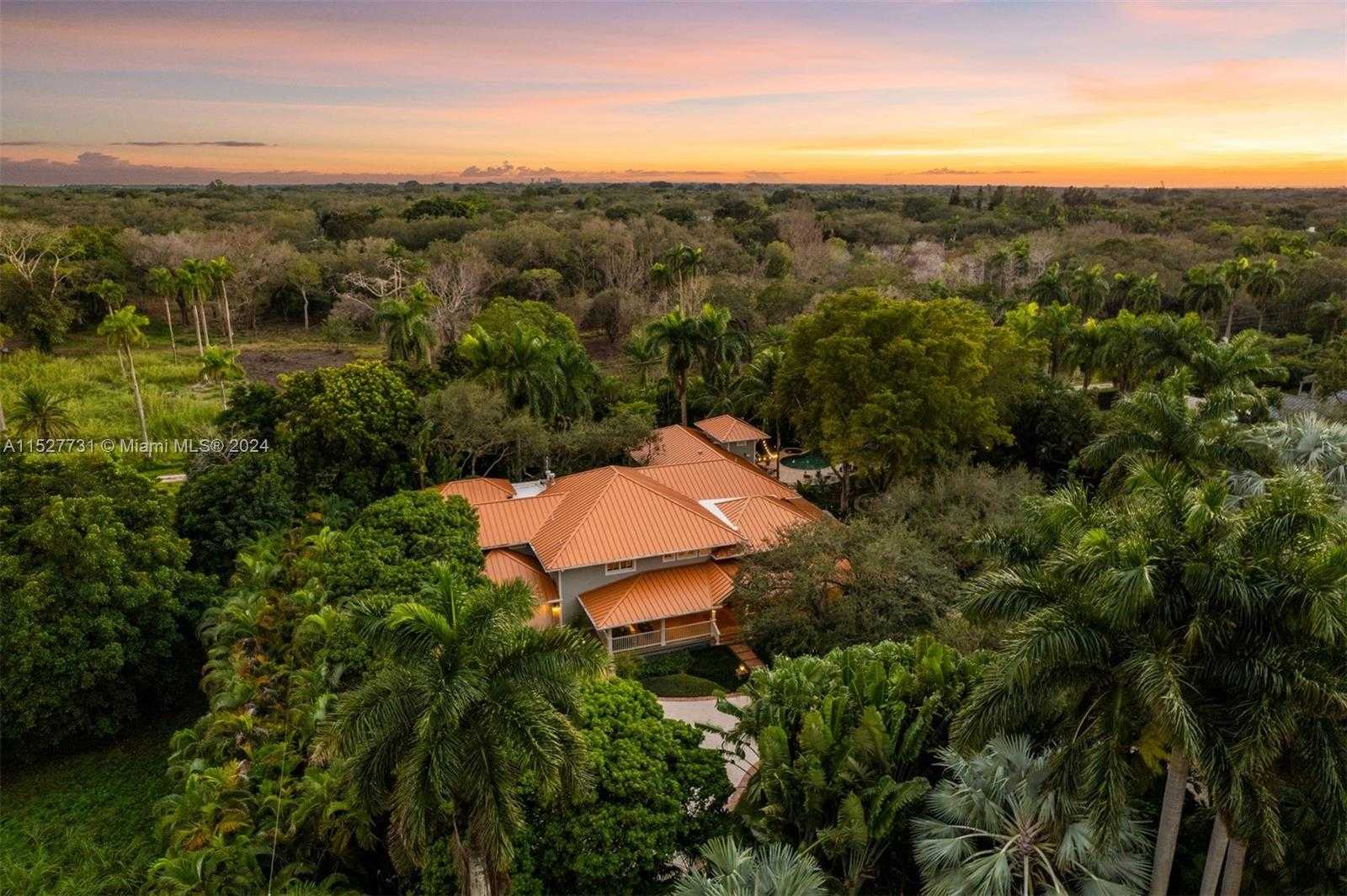 Small Image of 5400 KERWOOD OAKS DR, Coral Gables Number 44