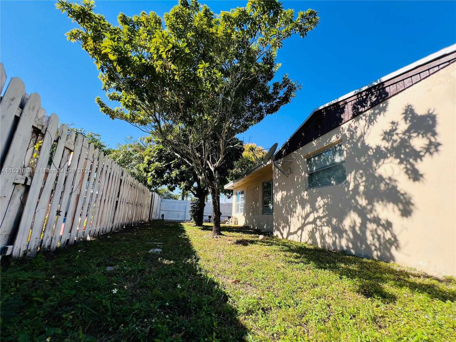 Small Image of 6990 SOUTH WEST 1ST ST, Margate Number 29