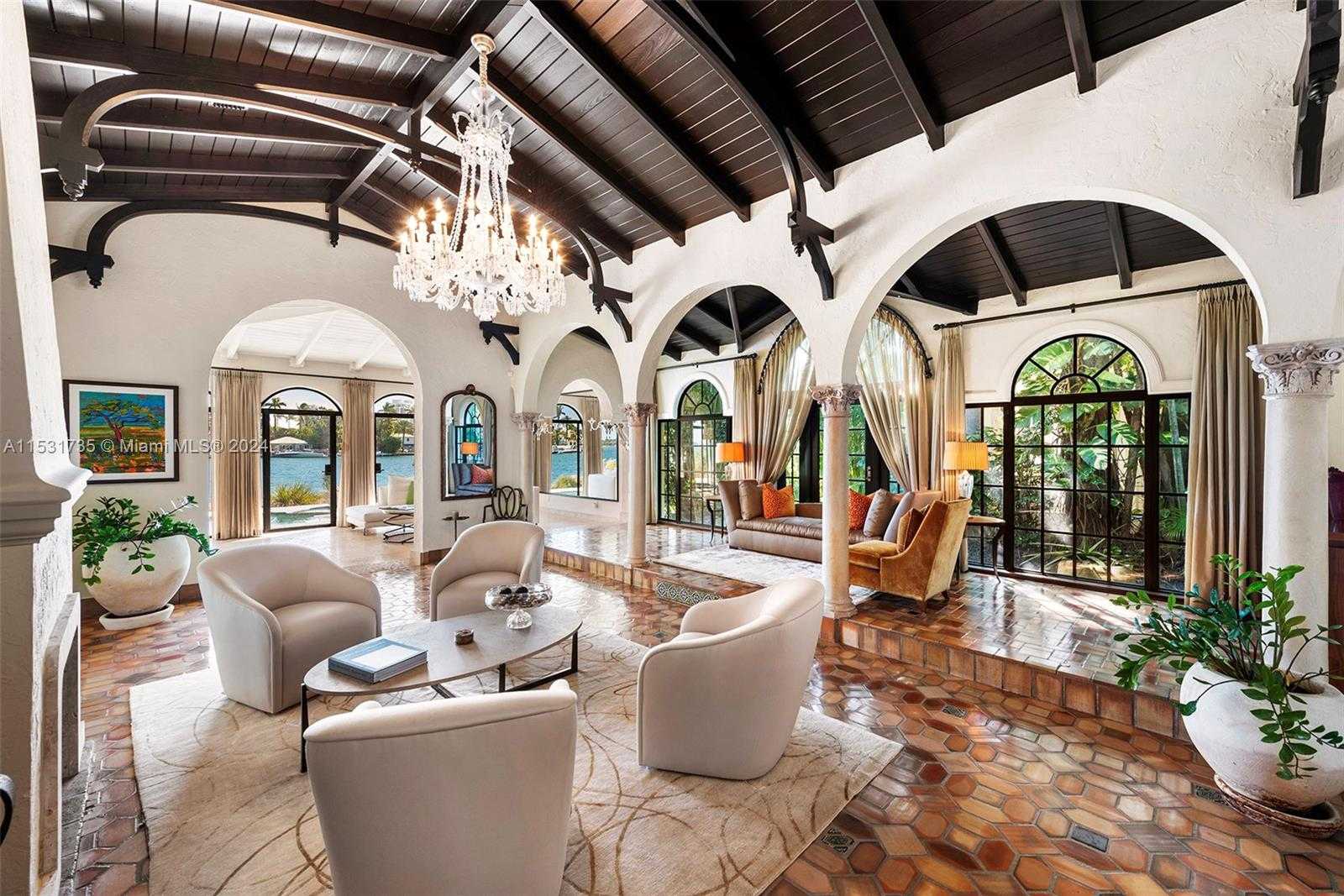 Small Image of 527 EAST DILIDO DR, Miami Beach Number 11