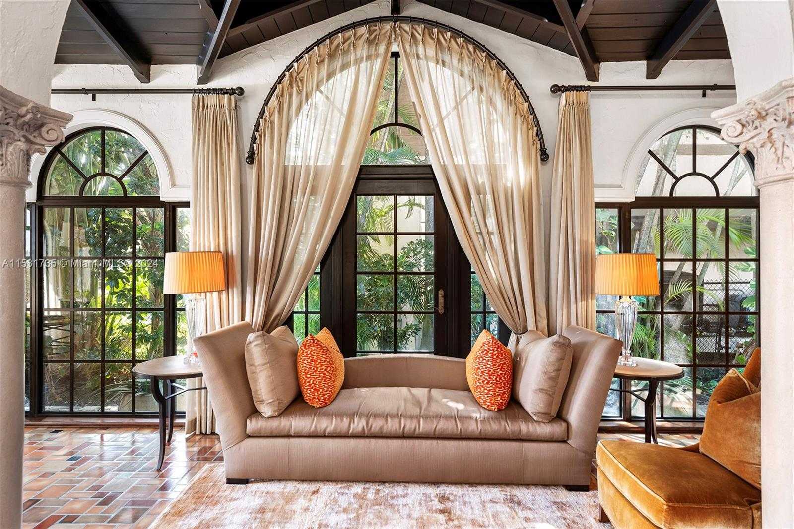 Small Image of 527 EAST DILIDO DR, Miami Beach Number 13