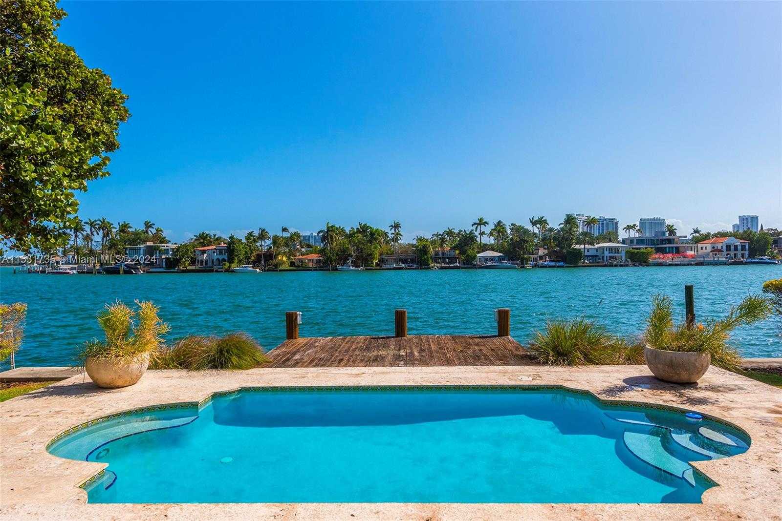 Small Image of 527 EAST DILIDO DR, Miami Beach Number 2