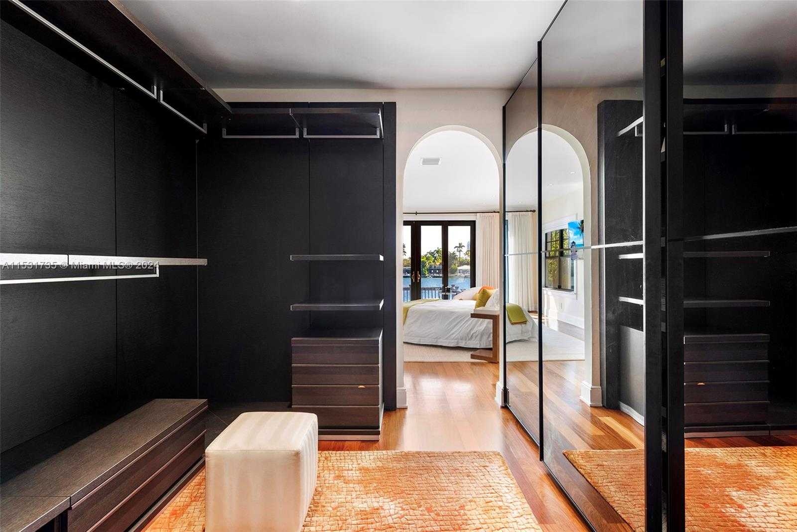 Small Image of 527 EAST DILIDO DR, Miami Beach Number 36
