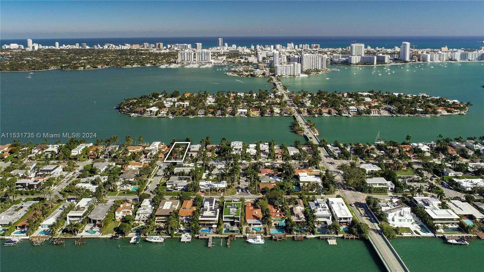 Small Image of 527 EAST DILIDO DR, Miami Beach Number 4