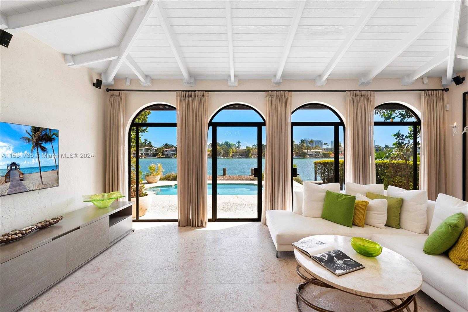 Small Image of 527 EAST DILIDO DR, Miami Beach Number 6